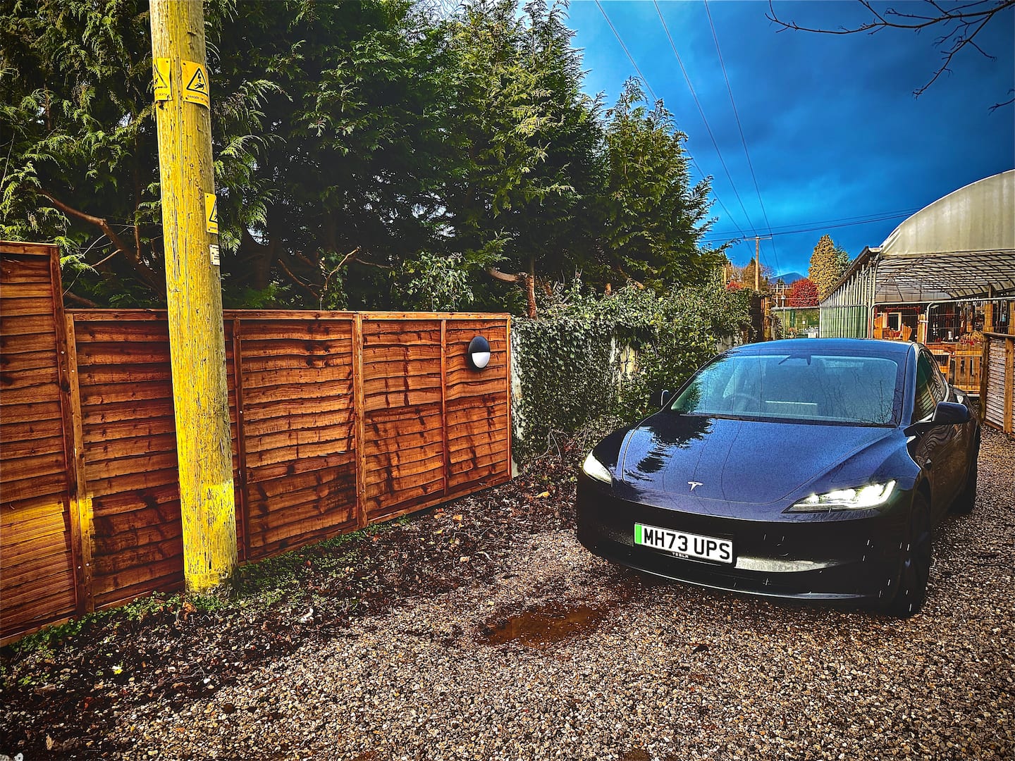 Edge View exterior — stone-built Peak District cottage set in the Hope Valley